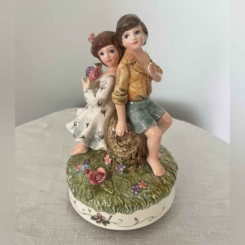 Vintage Lefton Yamada Signed Boy Girl Couple Ceramic Music Box Figure Love 1996